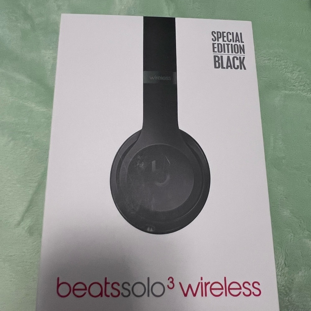 Beats Solo3 Wireless Headphones - Black